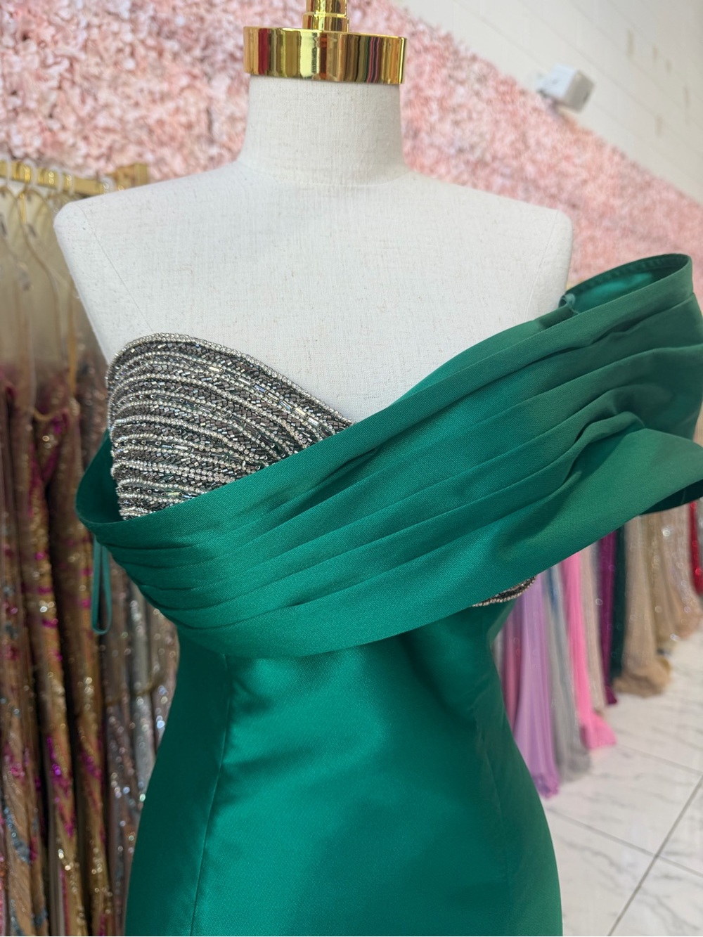 TARIK EDIZ Louisa Gown, a perfect mermaid style in emerald taffeta - Picture 6 of 12